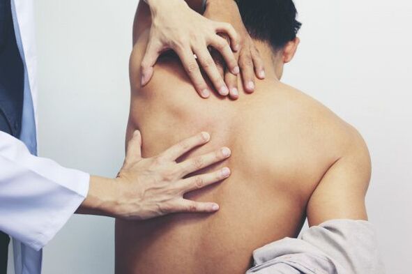 Causes of pain below left shoulder blade