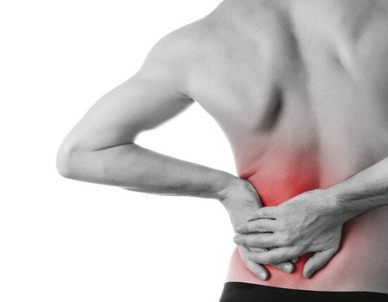 A man has severe pain below his shoulder blade