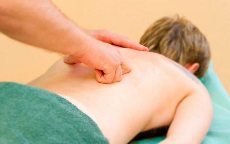 Chest and back massage to treat osteochondrosis