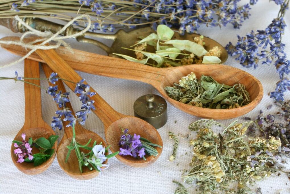 Traditional medicine can be used to treat osteochondrosis of the chest.